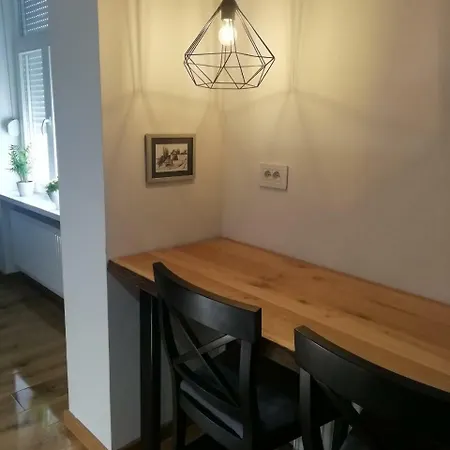 Stern, Apartman 1 *