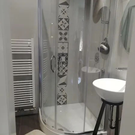 Stern, Apartman 1 *