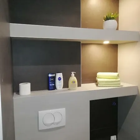Stern, Apartman 1 公寓