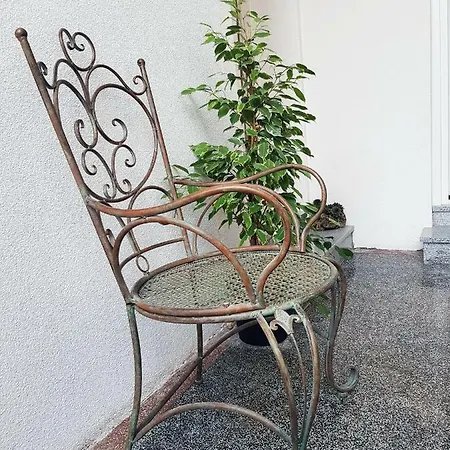 Apartment Stern, Apartman 1 *